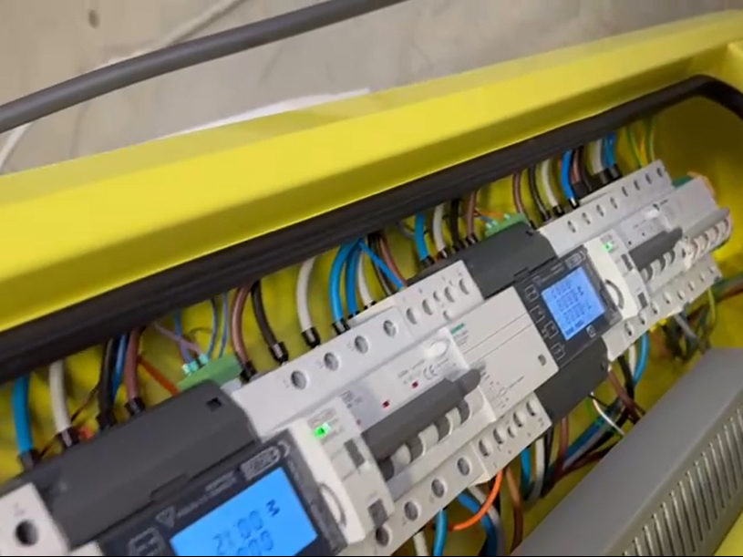 格亞電氣重合閘丨歐洲充電樁穩定運行的“智能衛士”